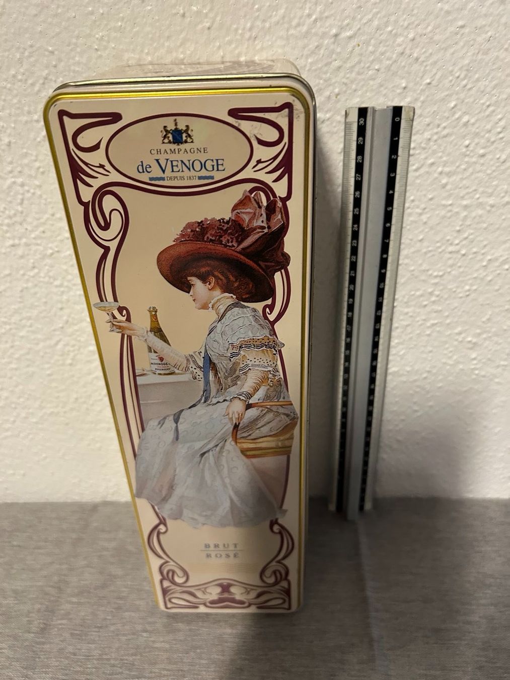 Tutte le decorazioni: Schöne Vintage Blechdose – Usato da Wil SG venduto da Nvik 1
