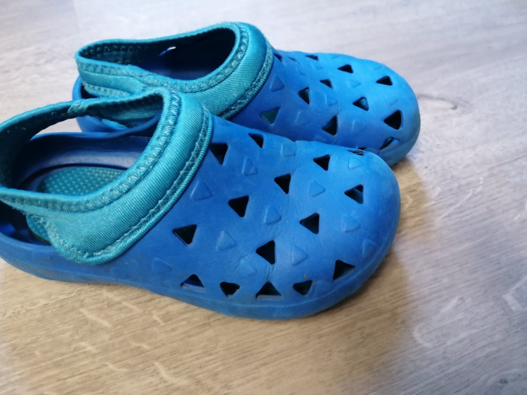 Chaussures garçon: blaue Clogs Gr. 28/29 – D'occasion à Thalwil par myandine