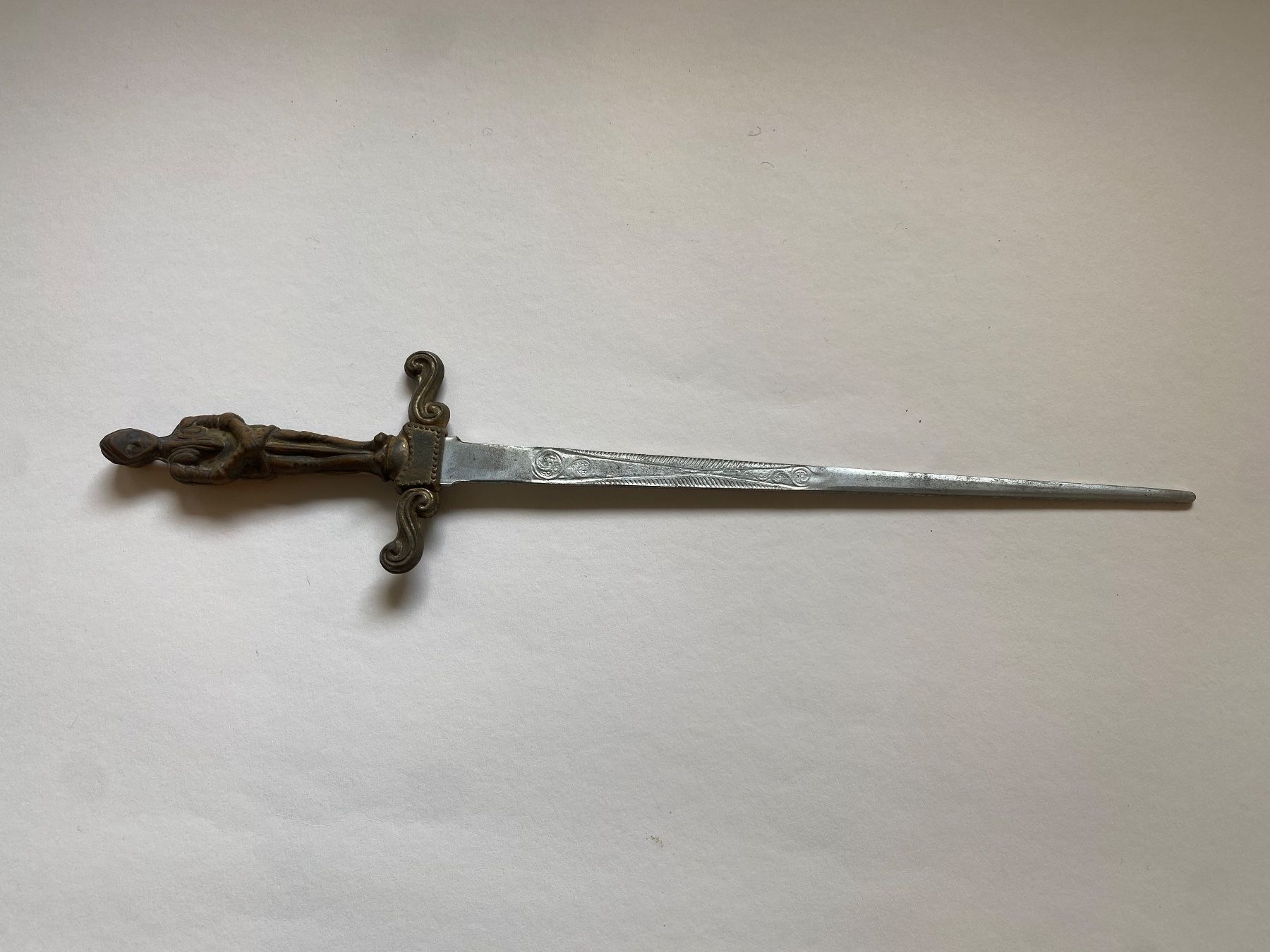 Autres fournitures de bureau: Brieföffner mit Ritter-Griff – D'occasion à Winterthur par Winterthurer123