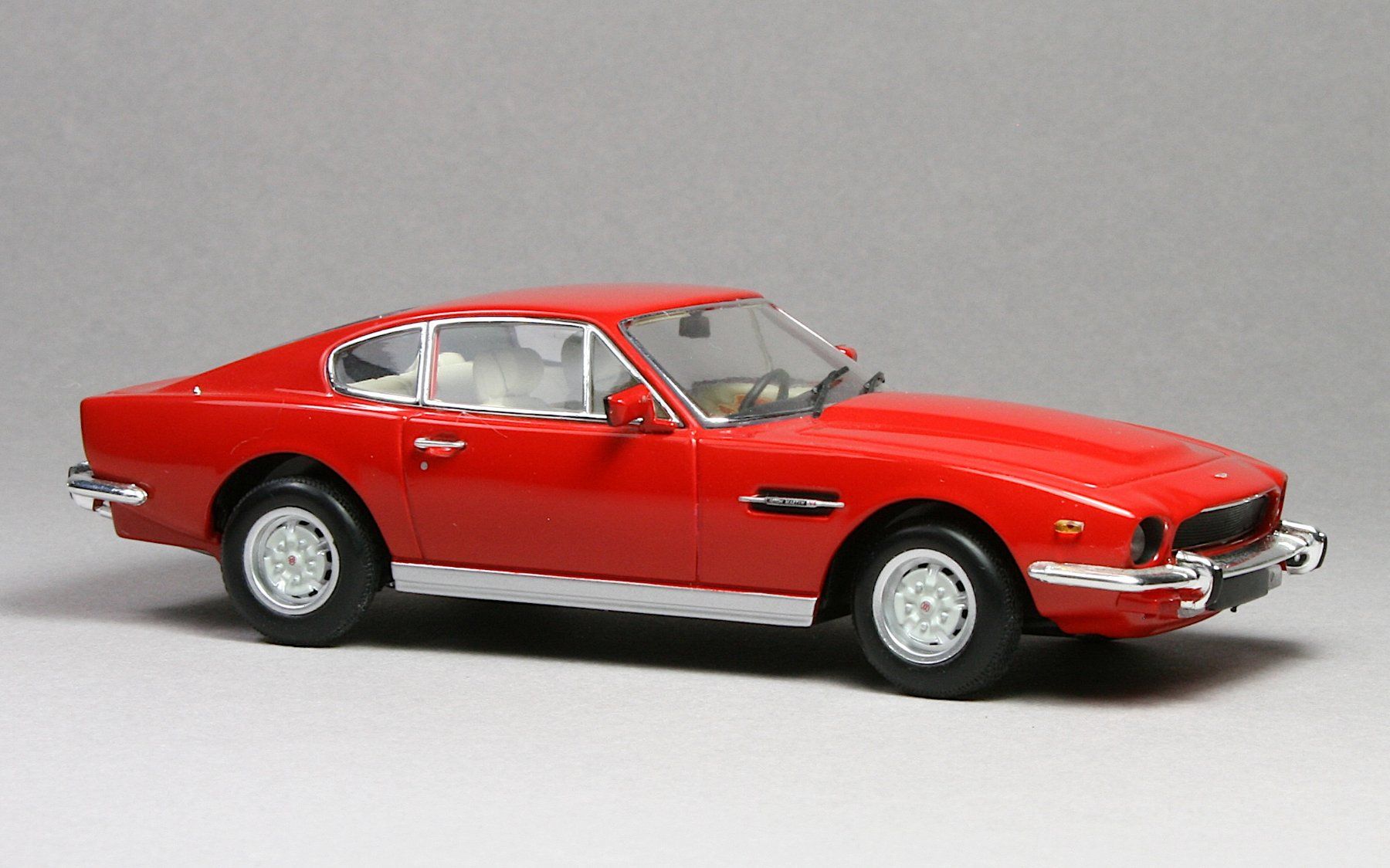Minichamps Modellautos: Minichamps Aston Martin V8 Coupe – Neu (gemäss Beschreibung) aus Elsau von Peekay8 9