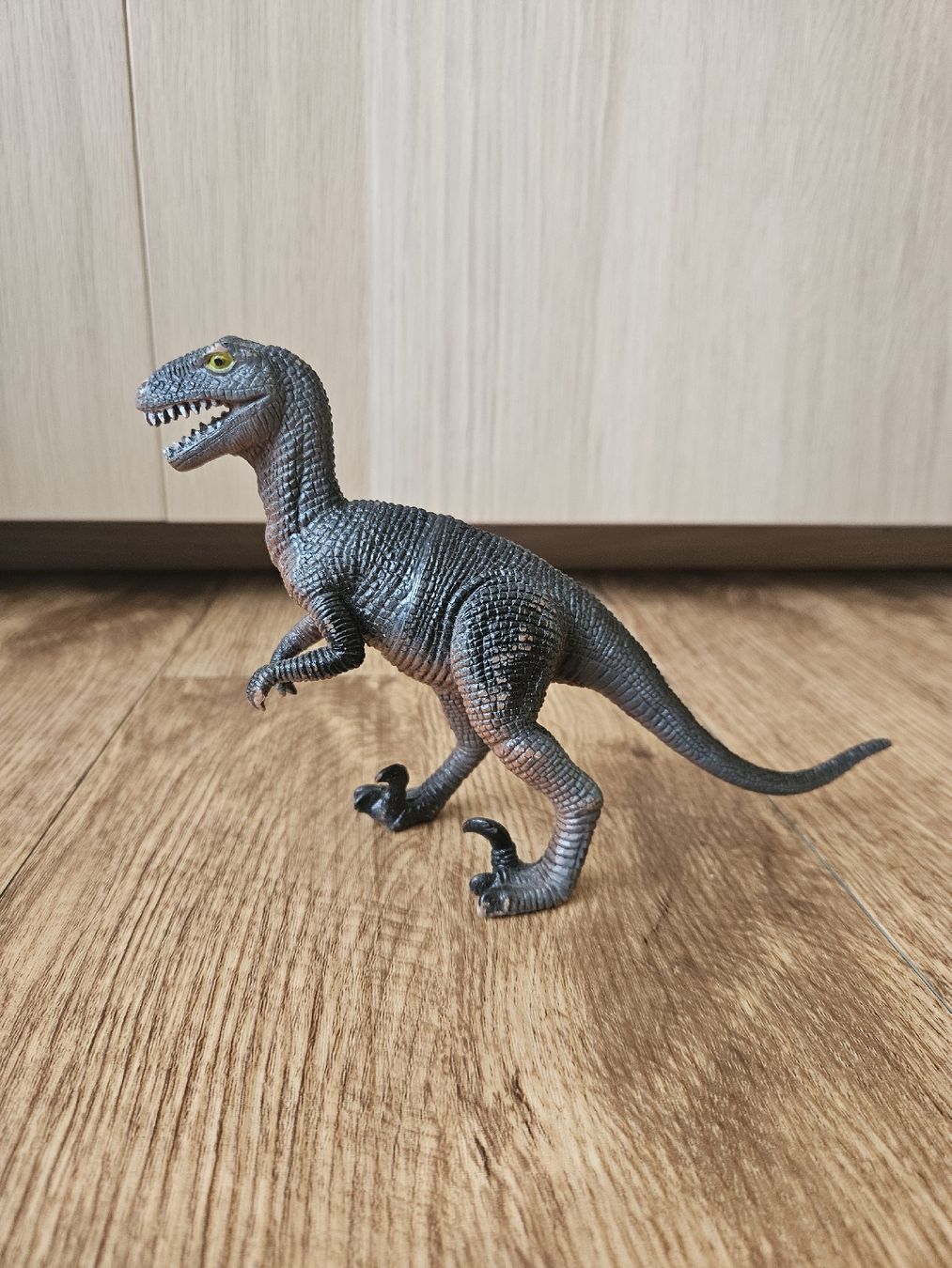 Figuren: Velociraptor Dinosaurier Spielfigur – Gebraucht aus Unterseen von Panini56