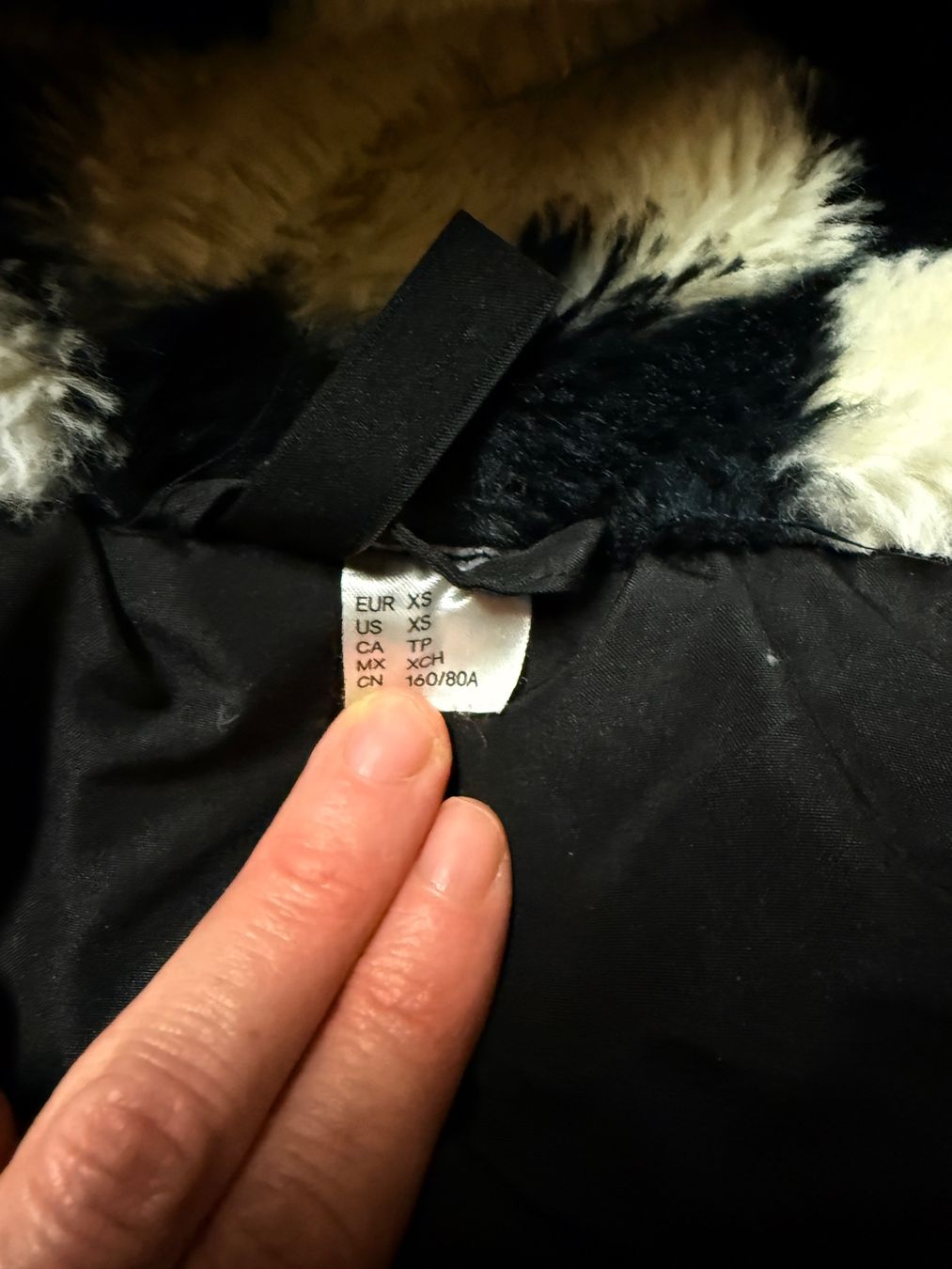 H&M Jacken & Mäntel: Winterjacke / Jacke H&M xs – Gebraucht aus Embrach von Elektra0 2