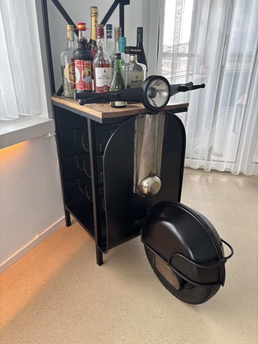 Allestimento di negozi e stand fieristici: Vespa-Bar – Usato da Kloten venduto da lepos93 2