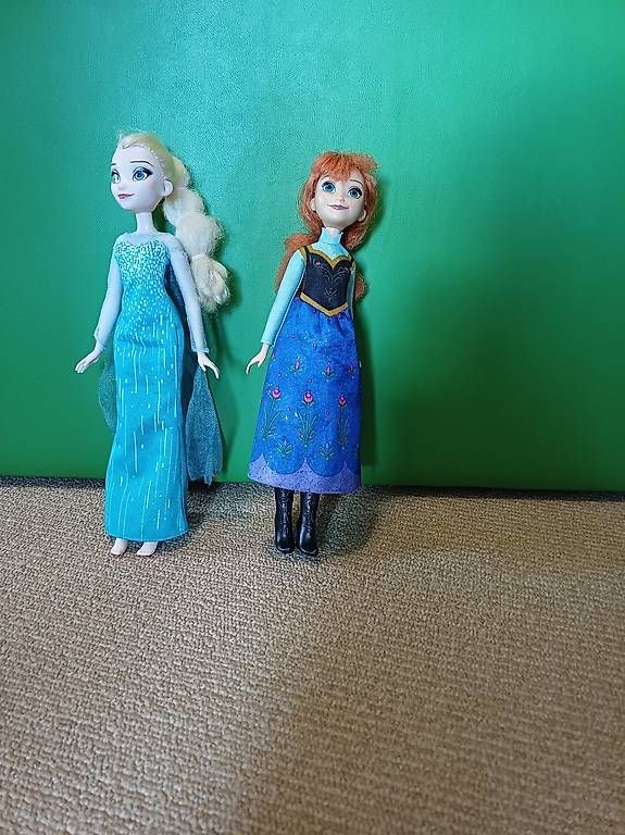 Puppen: Disney Elsa & Anna  – Gebraucht aus Hallwil von Ursina83
