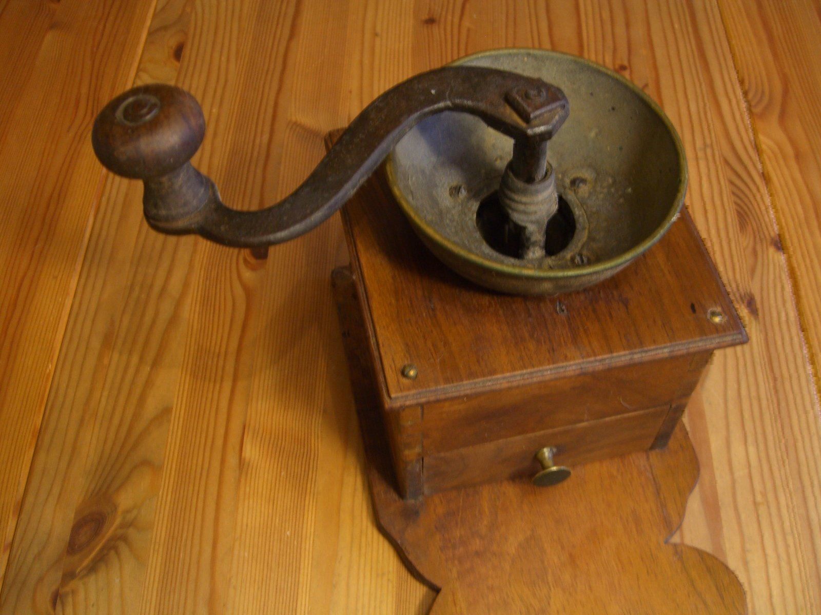 Elettrodomestici da cucina: sehr schöne antike Kaffeemühle – Usato da Winterthur venduto da Gaia 5