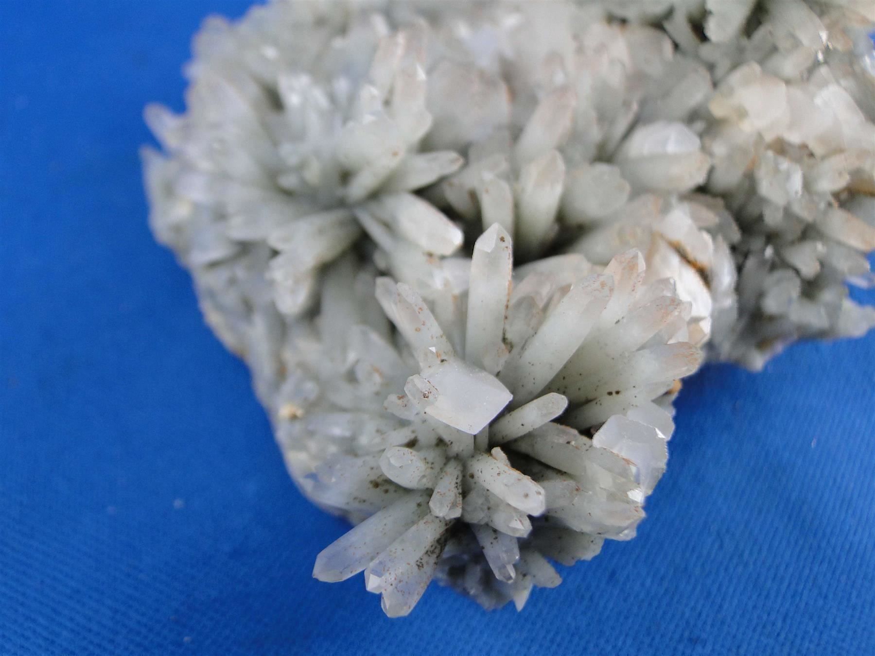 Mineralien & Heilsteine: Bergkristall var Prasem mit Calcit – Gebraucht aus Schinznach Bad von Demerald 9