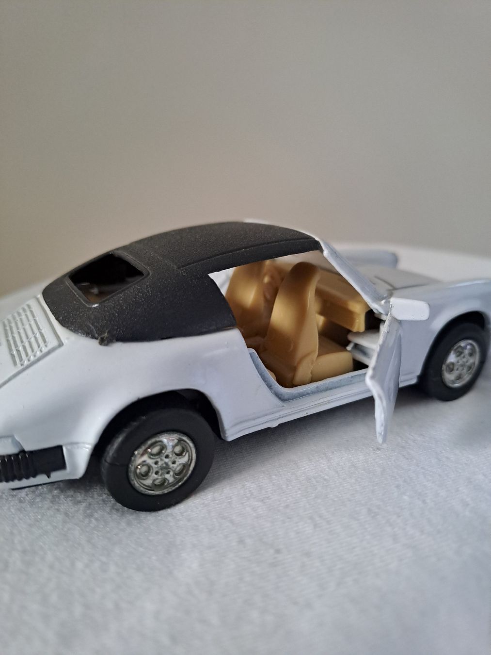 Porsche Modellautos: Porsche 911 SC Targa Modellauto in weiss – Gebraucht aus Wädenswil von FrieBro 4
