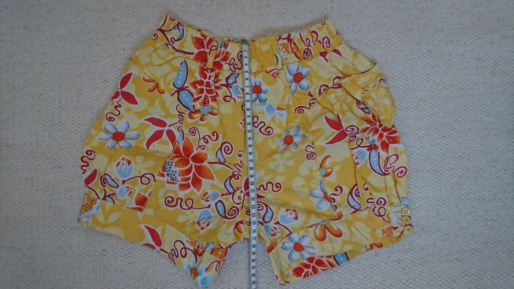Hosen: Bunte kurze Hosen, Gr. ca. 110 – Gebraucht aus Basel von Bar08