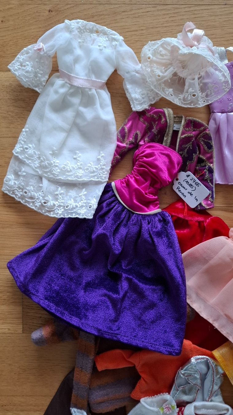 Puppen: Vintage-Kleiderlot – Gebraucht aus Frauenfeld von PaperPlane63 3