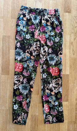 Spende Theodora Stiftung - Hallhuber - Blumenhose -Gr. EU 34