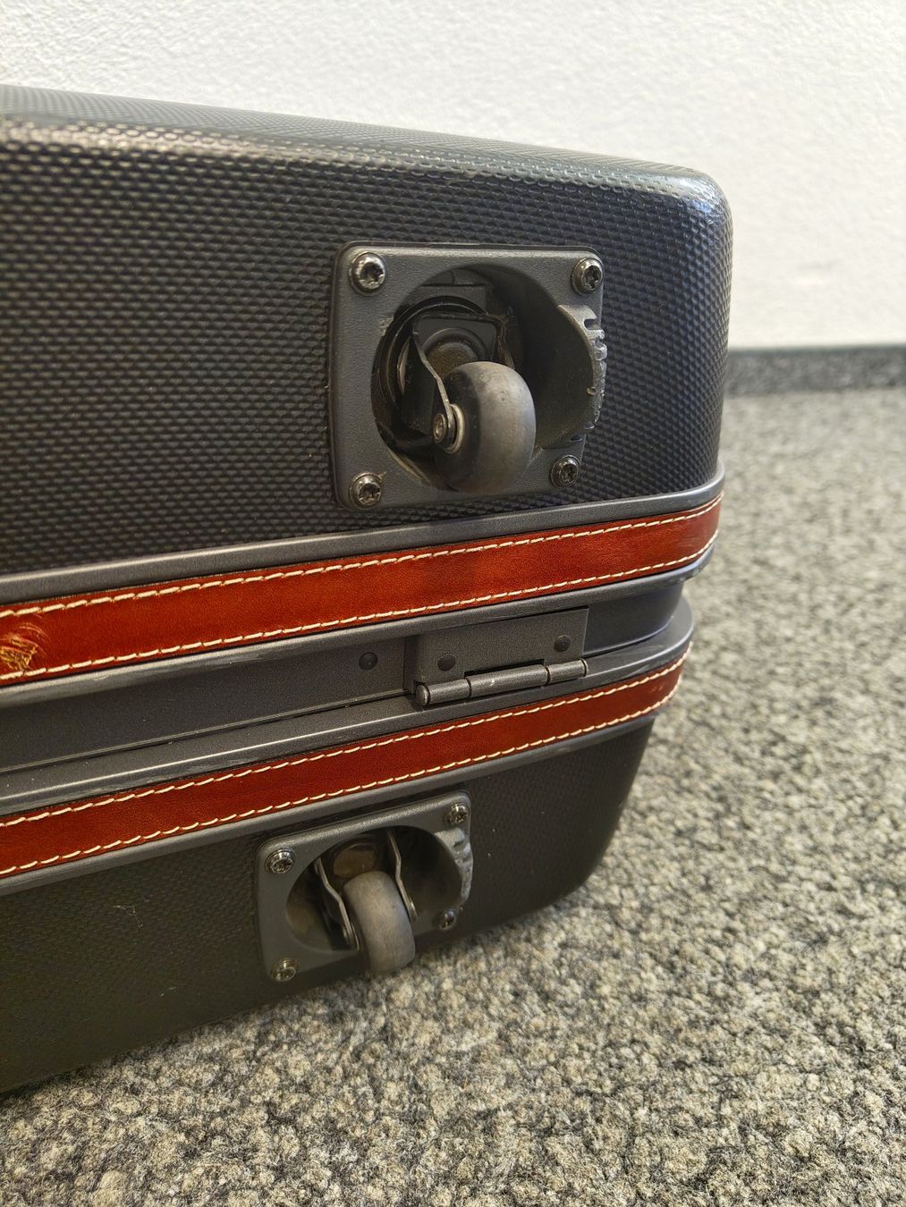 Samsonite Reisekoffer: Hartschalenkoffer von Samsonite aus den 80er komplett – Gebraucht aus Emmenbrücke von BlSi 1