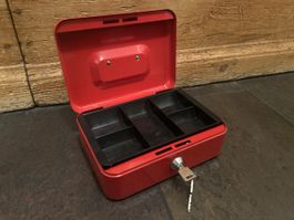 Rote Geldkassette mit Schlüssel - Ideal für den Flohmi!