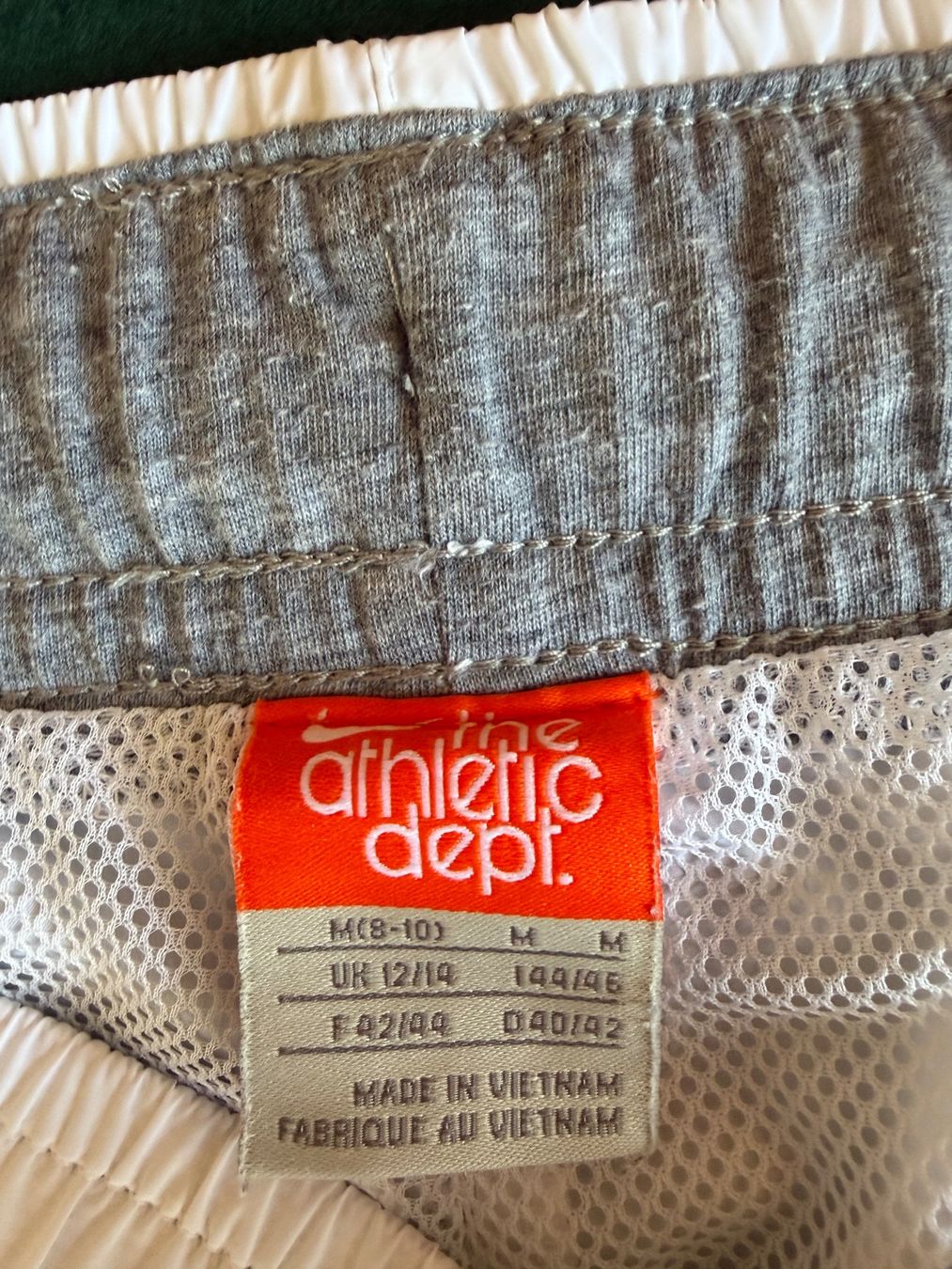 Nike Pantaloni: NIKE Bermudashorts Grösse M   Zustand: Perfekt – Usato da Interlaken venduto da Bona55 3