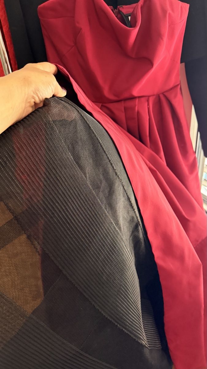 Carolina Herrera Vestiti: Carolina Herrera red silk tafta dress – Nuovo (secondo la descrizione) da Genève venduto da val_rp9x 7