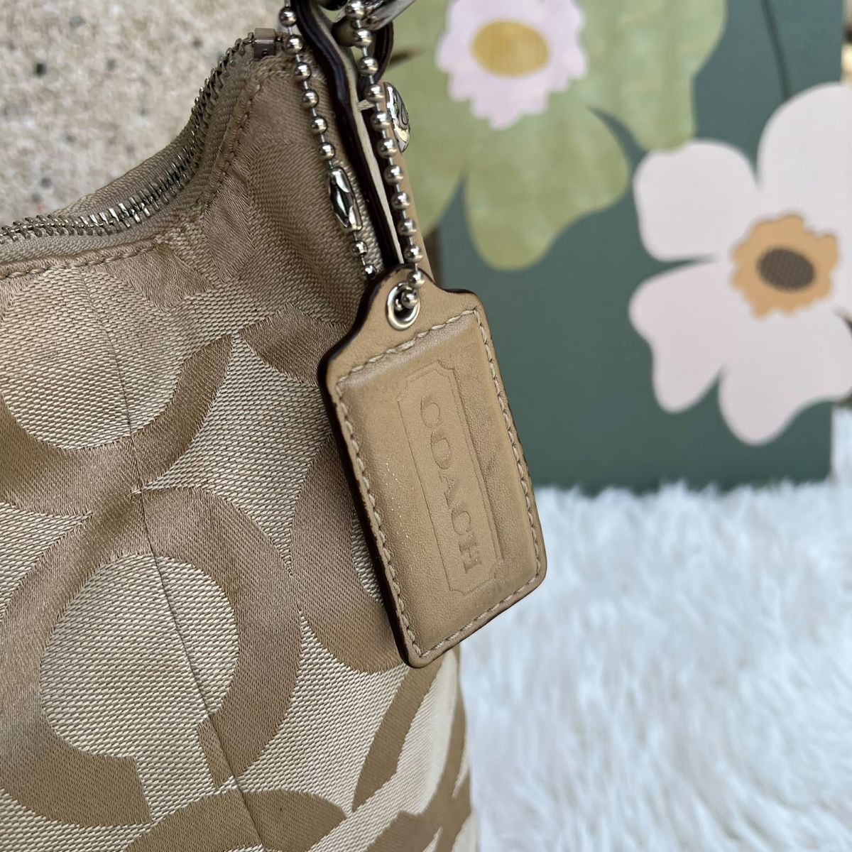 Coach Taschen für Damen: Coach Handtasche Monogramm Beige mittel gross – Gebraucht aus Eggenwil von CNSRVINTAGE 4