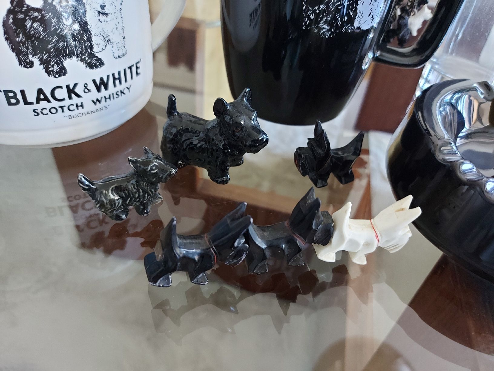 Statuette: 23 Teile Black & White Scotch Whisky – Nuovo (secondo la descrizione) da Ostermundigen venduto da son_vd9k 5