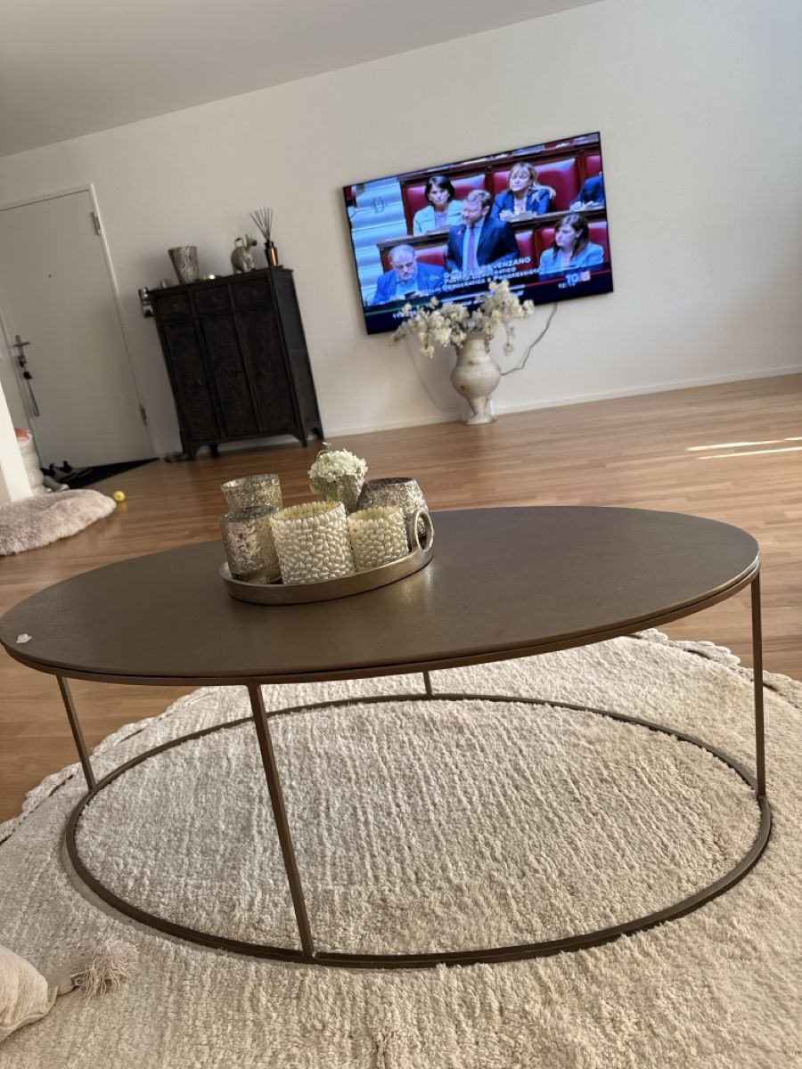 Tavoli: Oval Couchtisch  Altgold-Finis  – Usato da Höri venduto da Blumenfee 4