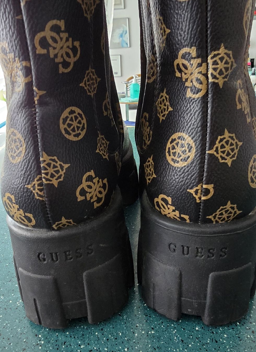 Guess Damenschuhe: GUESS CHELSEA BOOTS "NEU" – Neu und originalverpackt aus Widnau von Schurlibua 3