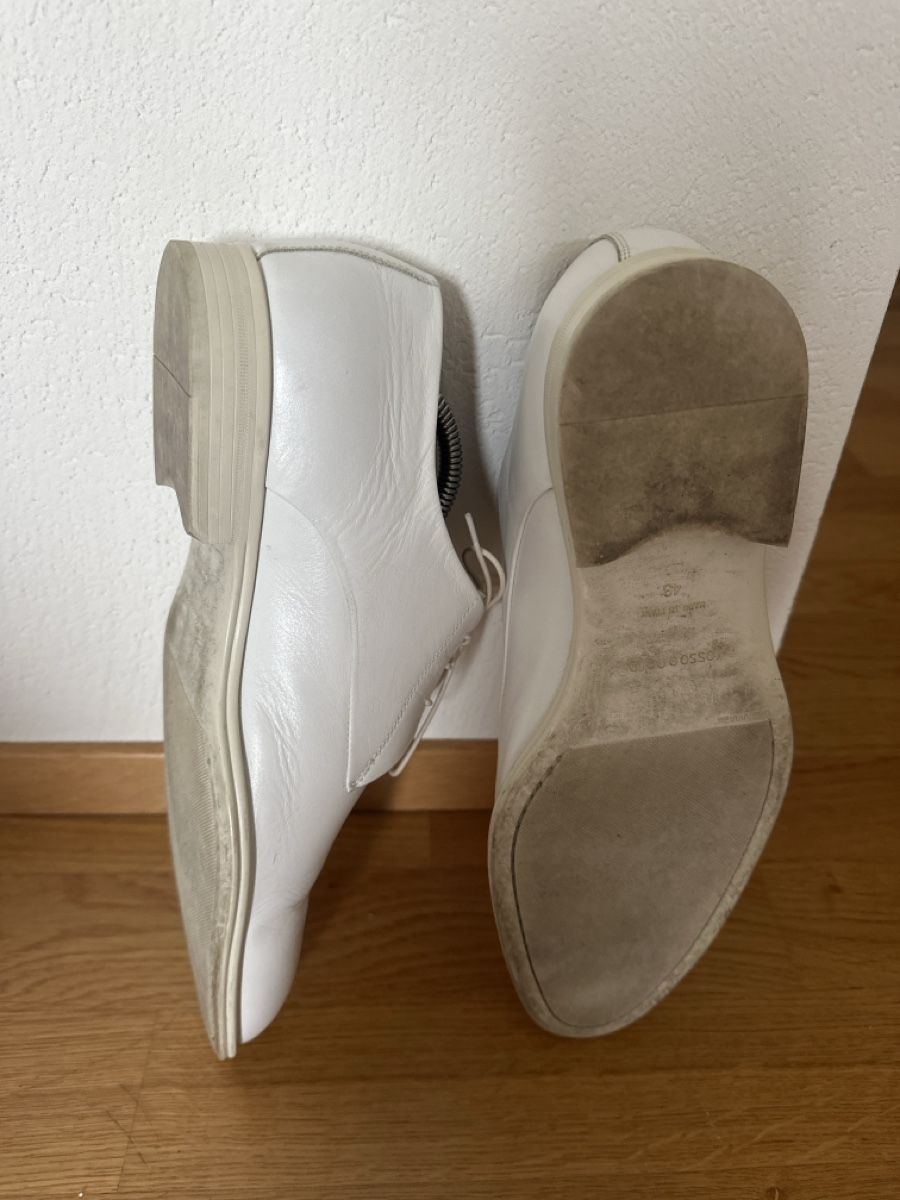 Scarpe da uomo: Rosso e Nero White Leather Shoes, Size 43 – Usato da Stäfa venduto da Marillala 1
