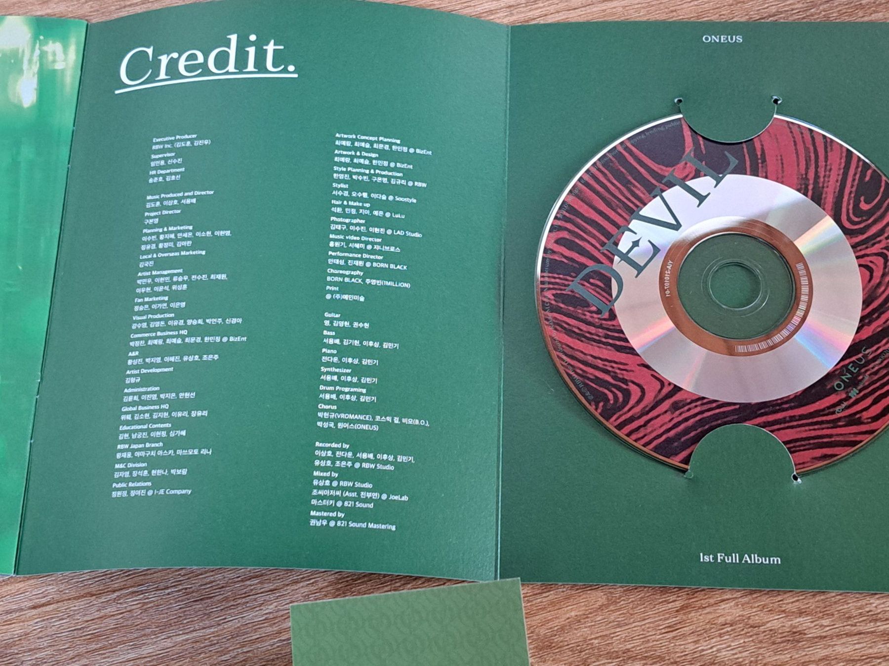 CD: CD   Devil-Green Version-Inkl.Photobook,  Korea – Nuovo (secondo la descrizione) da Unterseen venduto da Kanica 4