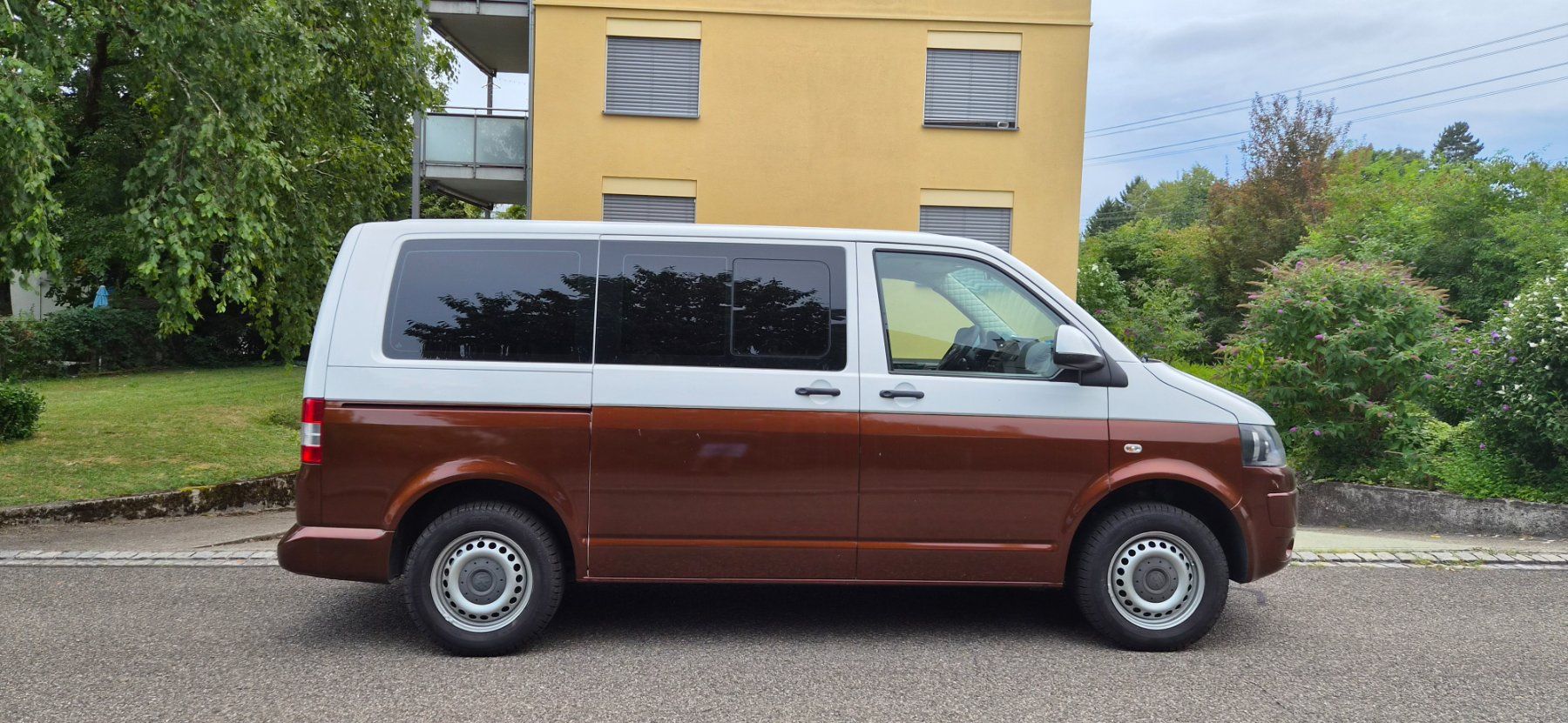 VW Véhicules de camping: VW T5 CAMPER ( 9 SITZ ) – D'occasion à Dietlikon par svajc80