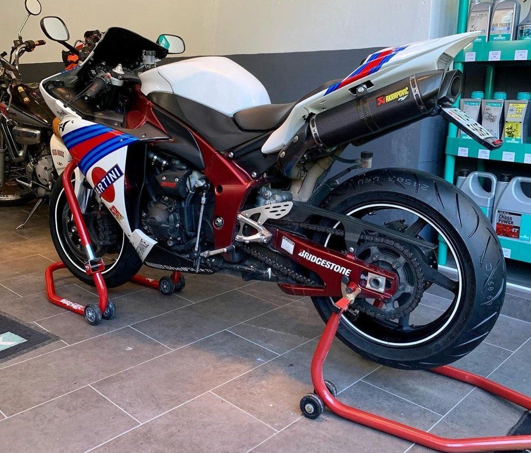Yamaha Strada: Yamaha r1 2010 crossplane – Usato da Yverdon-les-Bains venduto da LucaVNT 2