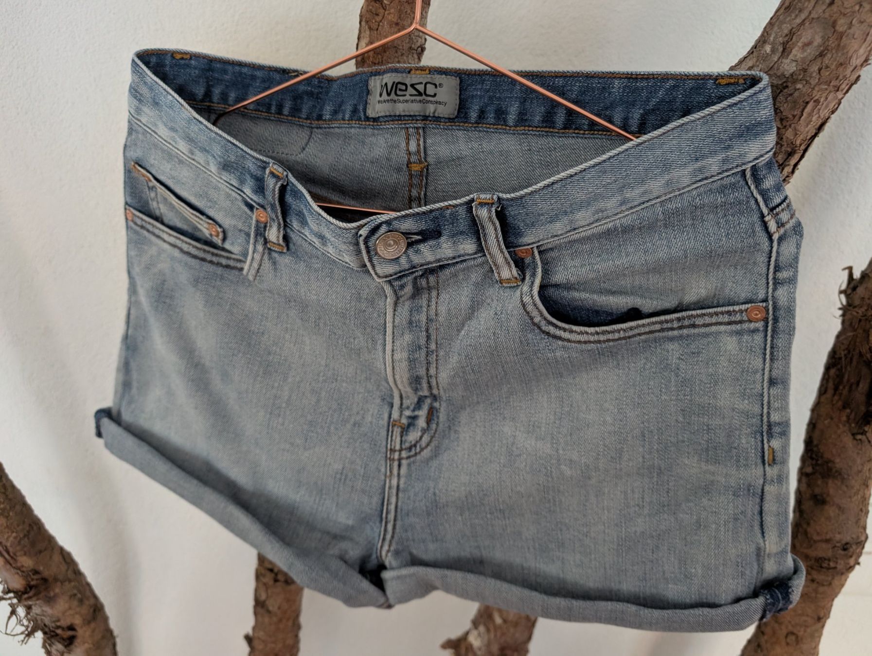 Jeans: wesc Damen Jeans Shorts – Gebraucht aus Netstal von WidiC 1
