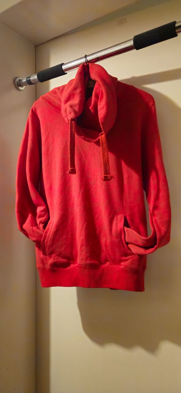 Maglioni & Felpe: Roter Winter-Pulli mit Kragen, Grösse M - Warm & Top! – Usato da Basel venduto da NikaV13 2