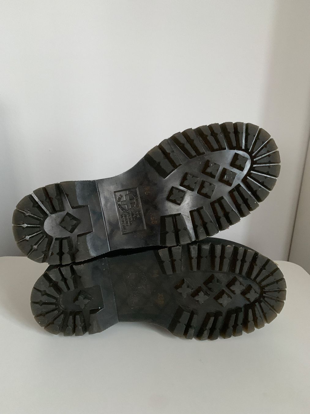 Dr. Martens Damenschuhe: Dr. Martens: weiss gemusterte Jadon Boots, 39 – Gebraucht aus Luzern von designluzern 7