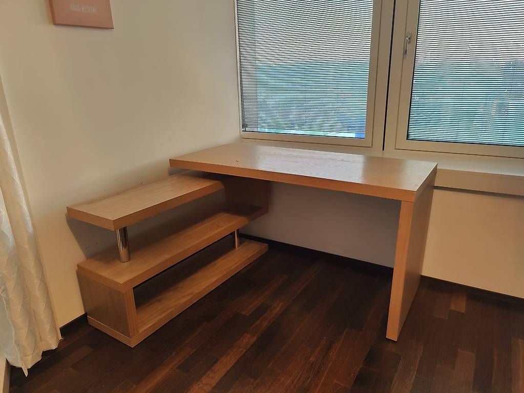 Scrivanie: Desk – Usato da Zürich venduto da ouphi