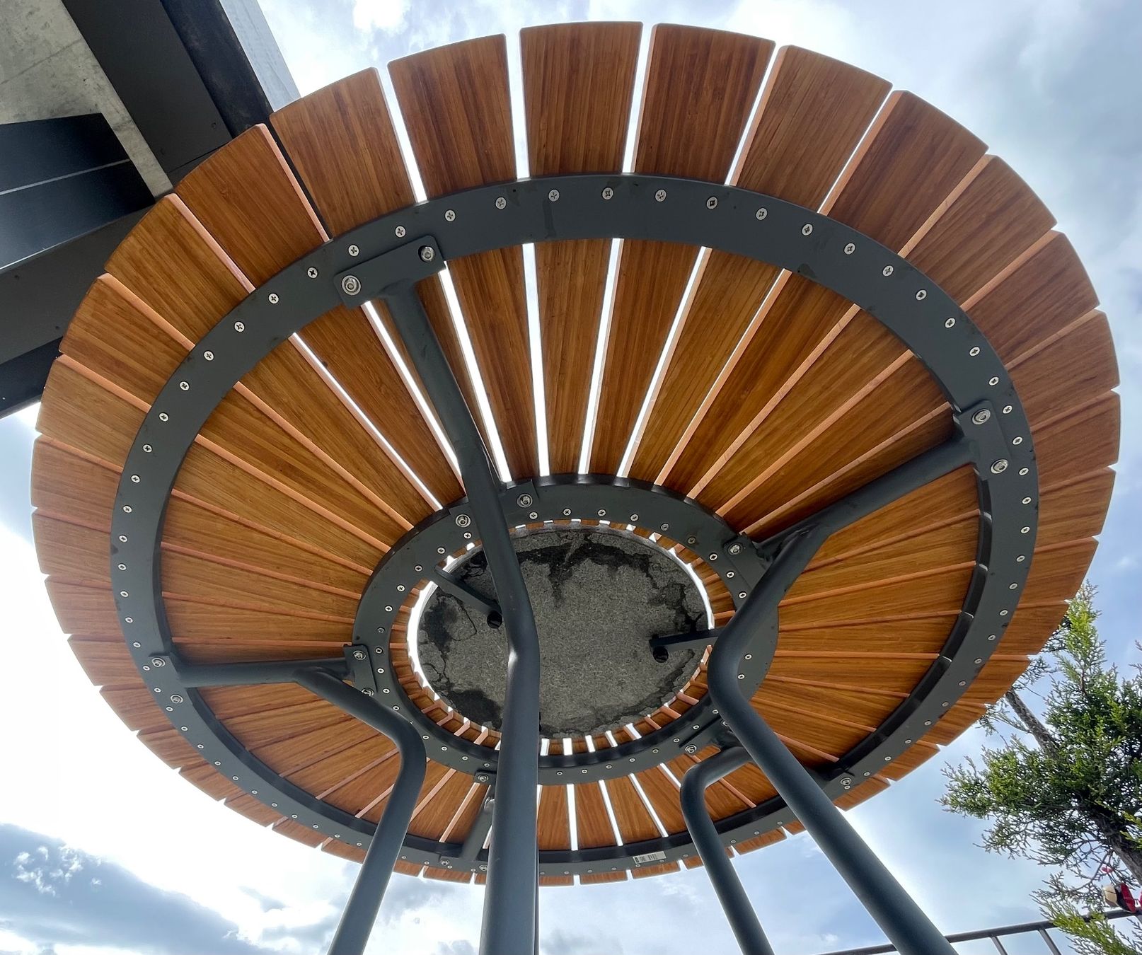 Houe Tische: HOUE Gartentisch CIRCLE - Mobitare – Gebraucht aus Küssnacht am Rigi von  4