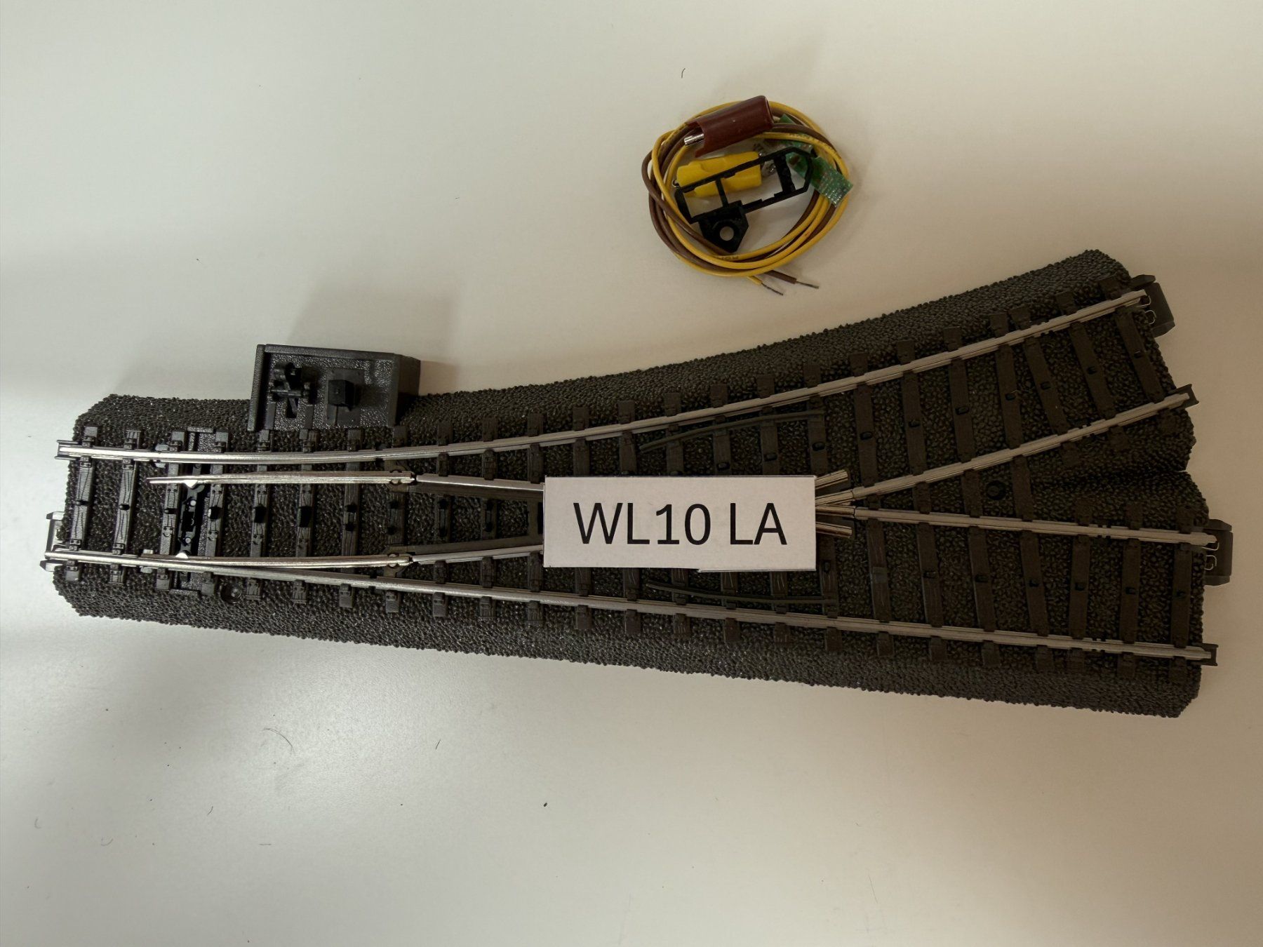Märklin Modelleisenbahnen: Märklin Weiche 24611 links / Antrieb / Decoder – Gebraucht aus Rottenschwil von master007pc
