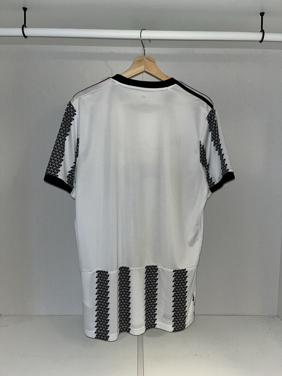 Adidas Leibchen & Hosen: Juventus Turin Trikot, Saison 22/23 – Gebraucht aus Vaduz von yungevian 1
