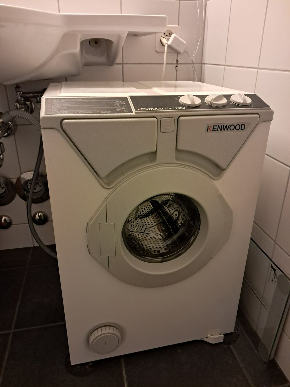 Kenwood Lavatrici: Waschmaschine Kenwood Mini 1050 – Usato da Kreuzlingen venduto da did_mwr9 1