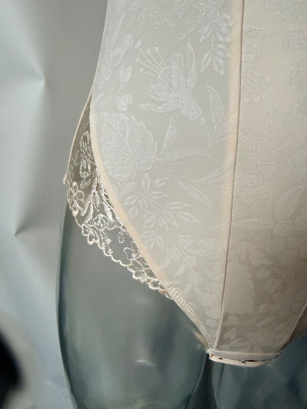 Altra biancheria intima: ULLA, Figurformender Body JASMIN, Grösse 75D, Offwhite – Nuovo e nell'imballaggio originale da Rudolfstetten venduto da gst_g7xl 1