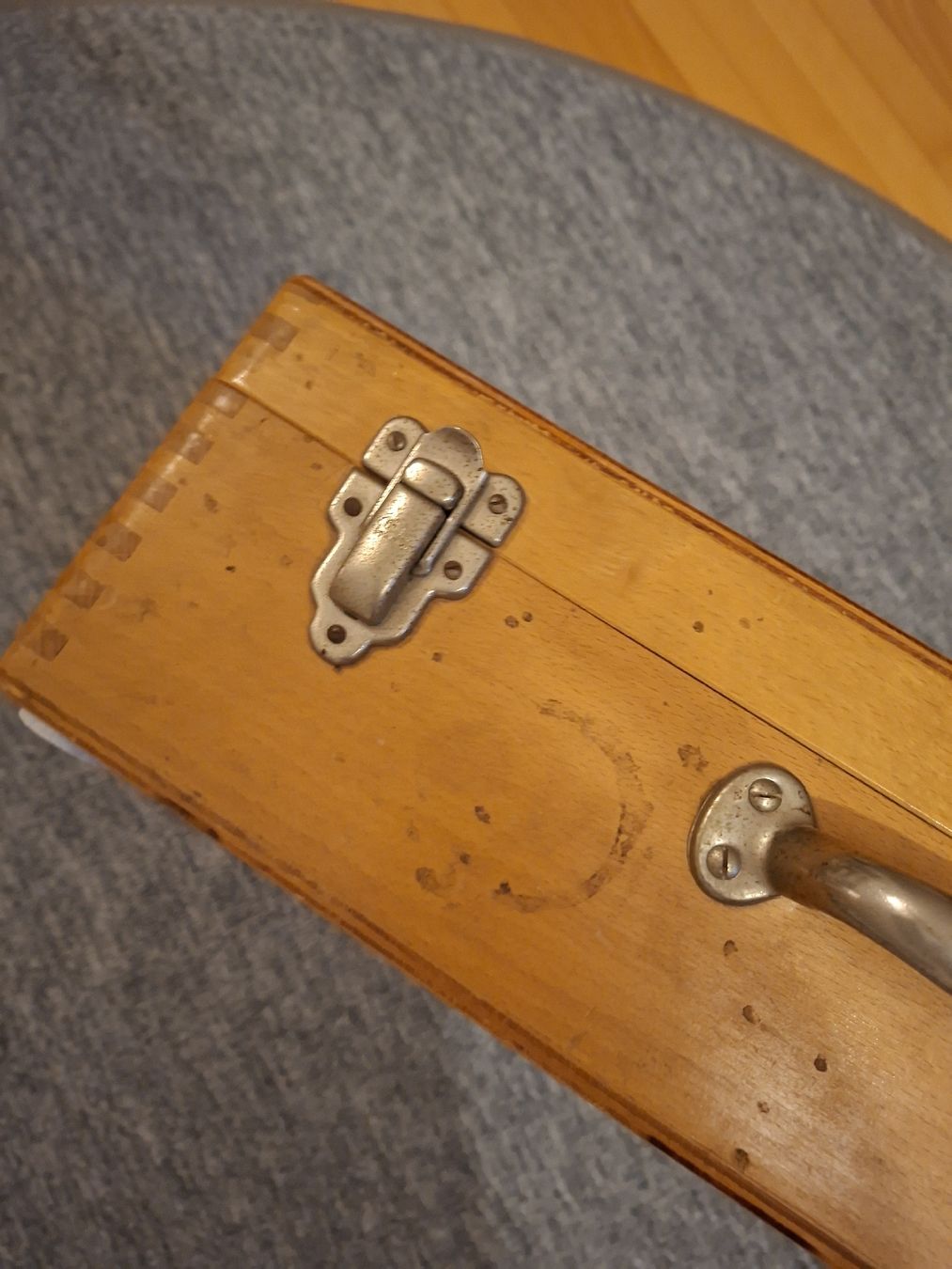 Kit di pronto soccorso: Verbandskasten antik Holz massiv – Usato da Remetschwil venduto da littleredboots 4