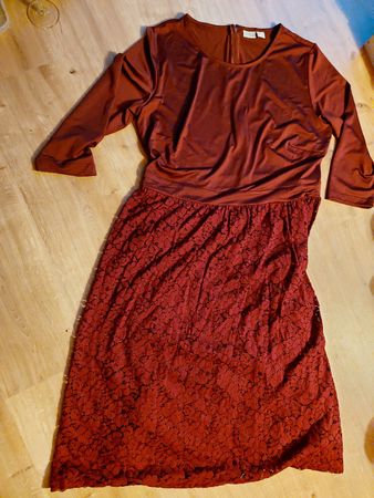 Bordeaux Kleid mit Spitze, festlich, Gr 44/46, Bodyflirt