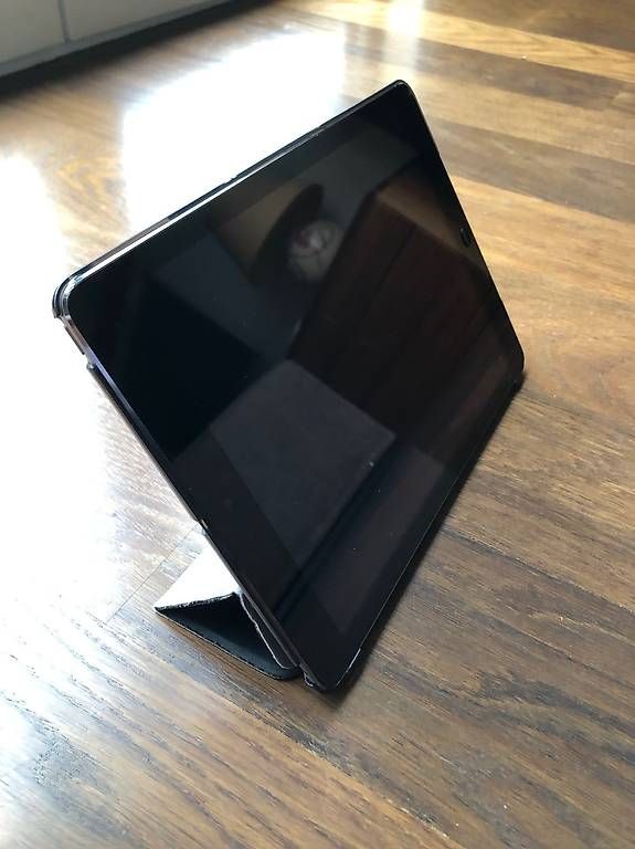 Tablet PC: iPad 1ere génération (2010) – Usato da Montreux venduto da Gilles.Charlet
