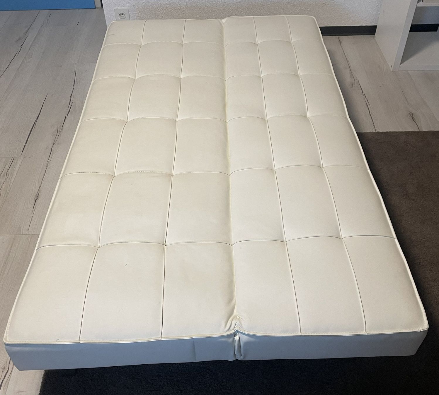 Divani: Weisses Bettsofa im Super Zustand – Usato da Niederhasli venduto da josapen 2