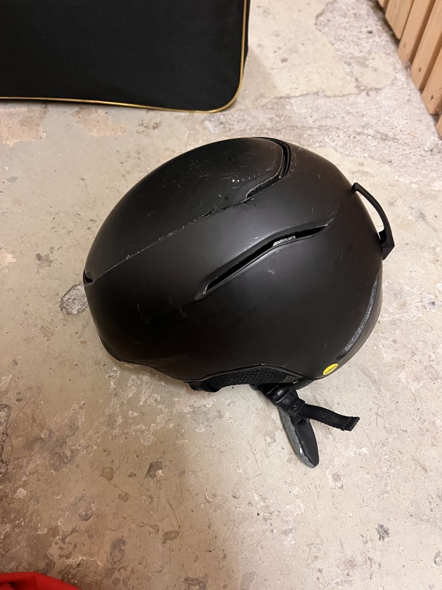 Caschi: Black Ski helmet – Usato da Zürich venduto da AlineCr