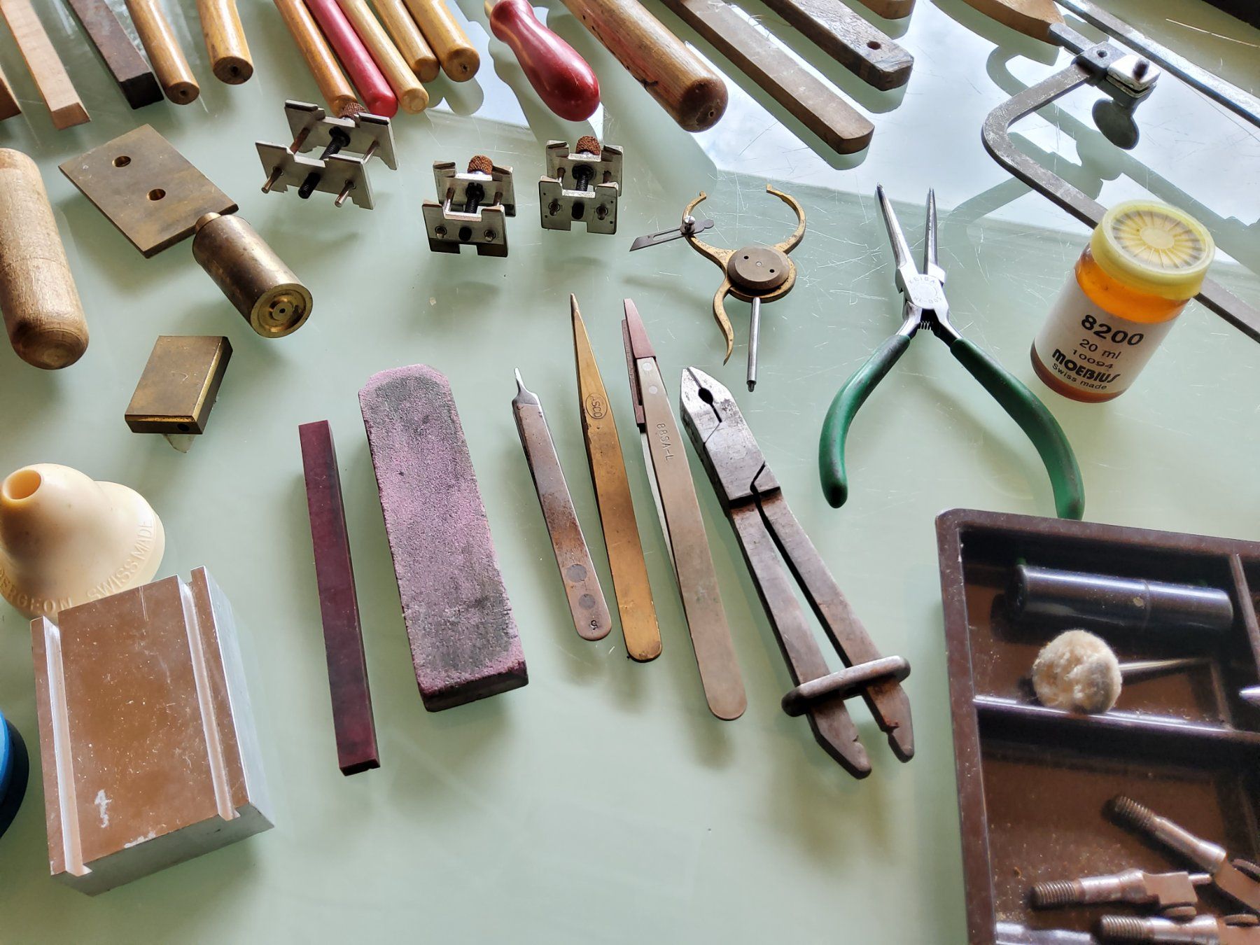 Tutti gli attrezzi: Lot d'outils d'horlogerie  – Usato da Malleray venduto da Broc-Mo 8