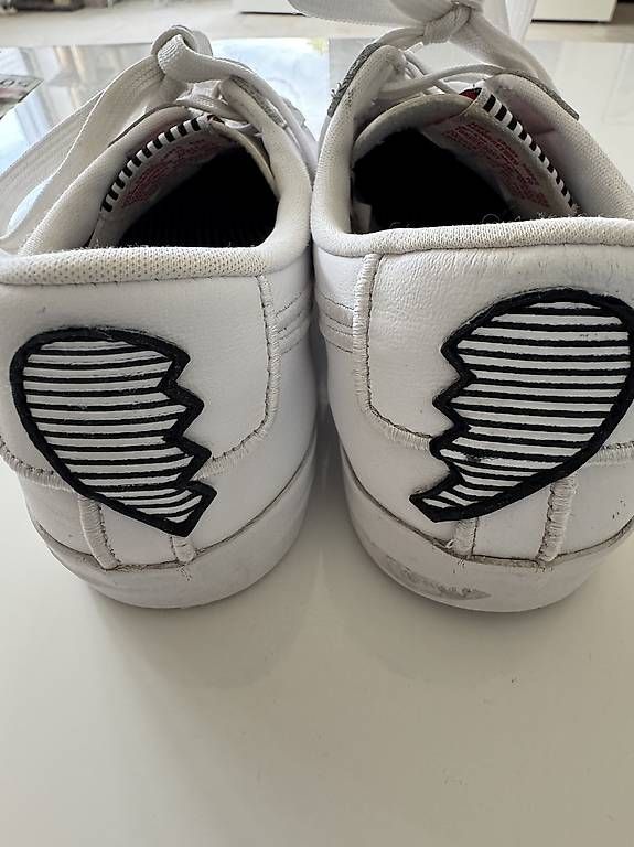 Scarpe per ragazze: Nike Mädchen Größe 36.5 – Usato da Therwil venduto da niggidaetsch 2