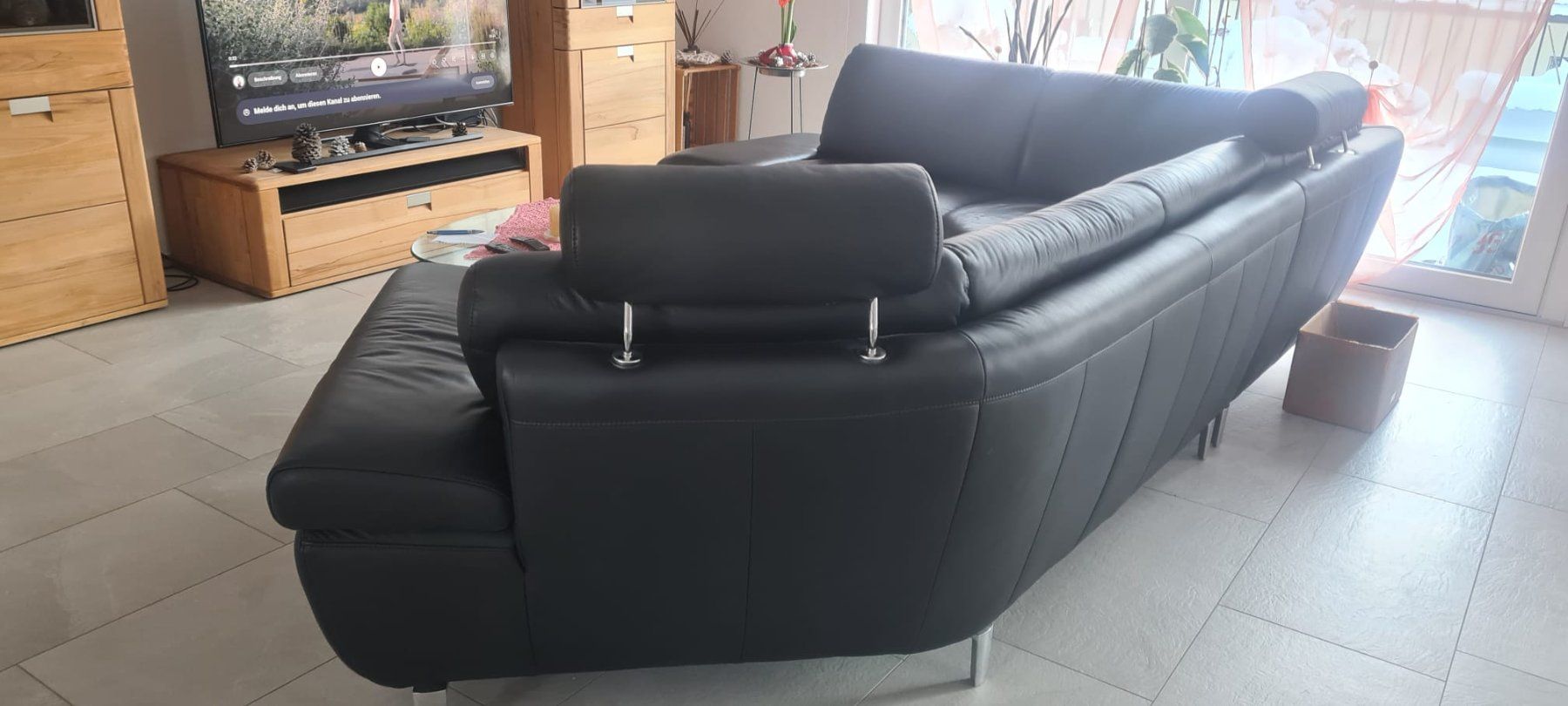 Schwarze Ledercouch mit Kopfstützen (Gebraucht) in Näfels für CHF 1 ...