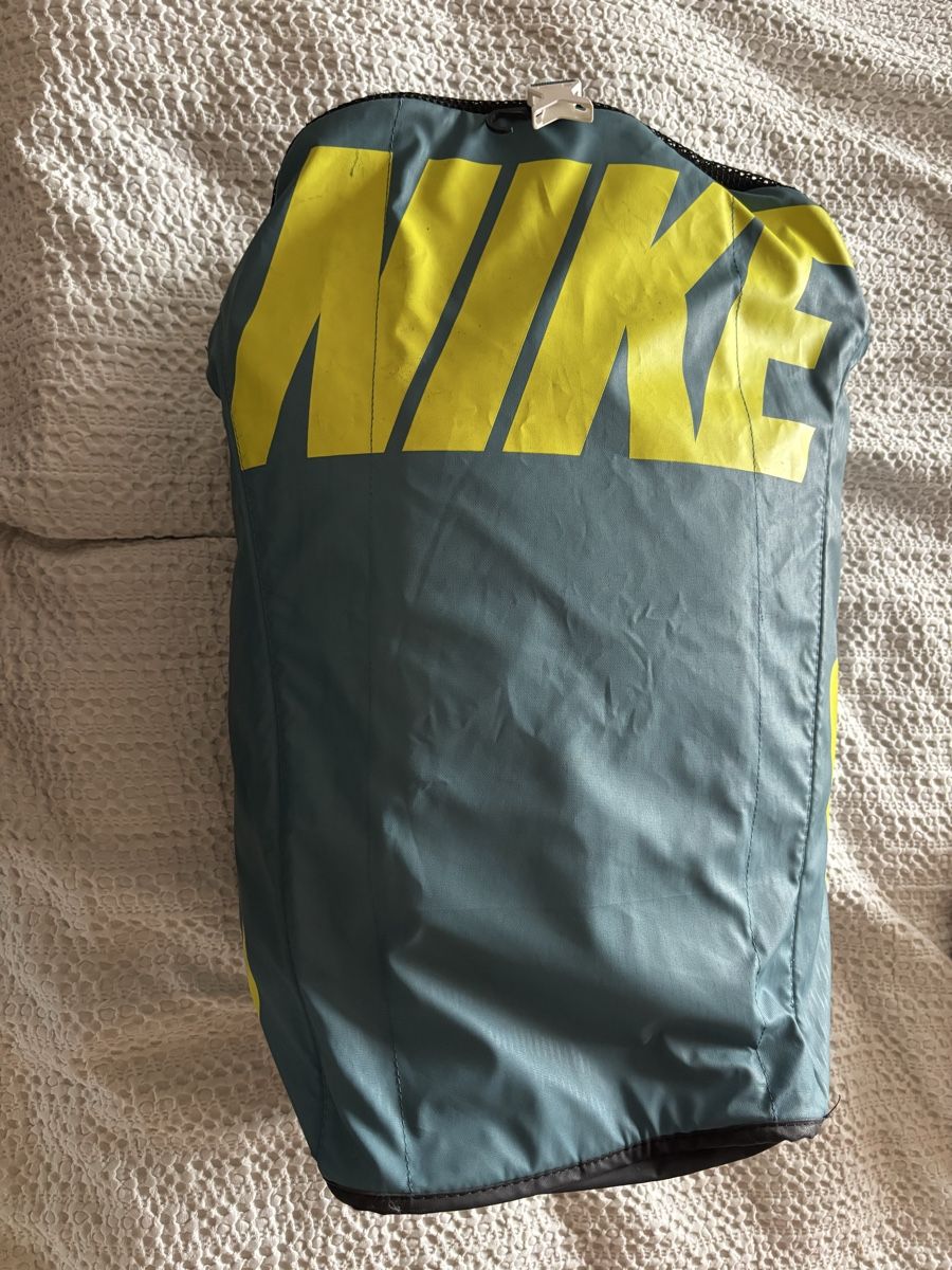 Nike Borse: Sac de voyage/sport Nike – Usato da Coffrane venduto da cha_h2mp 2