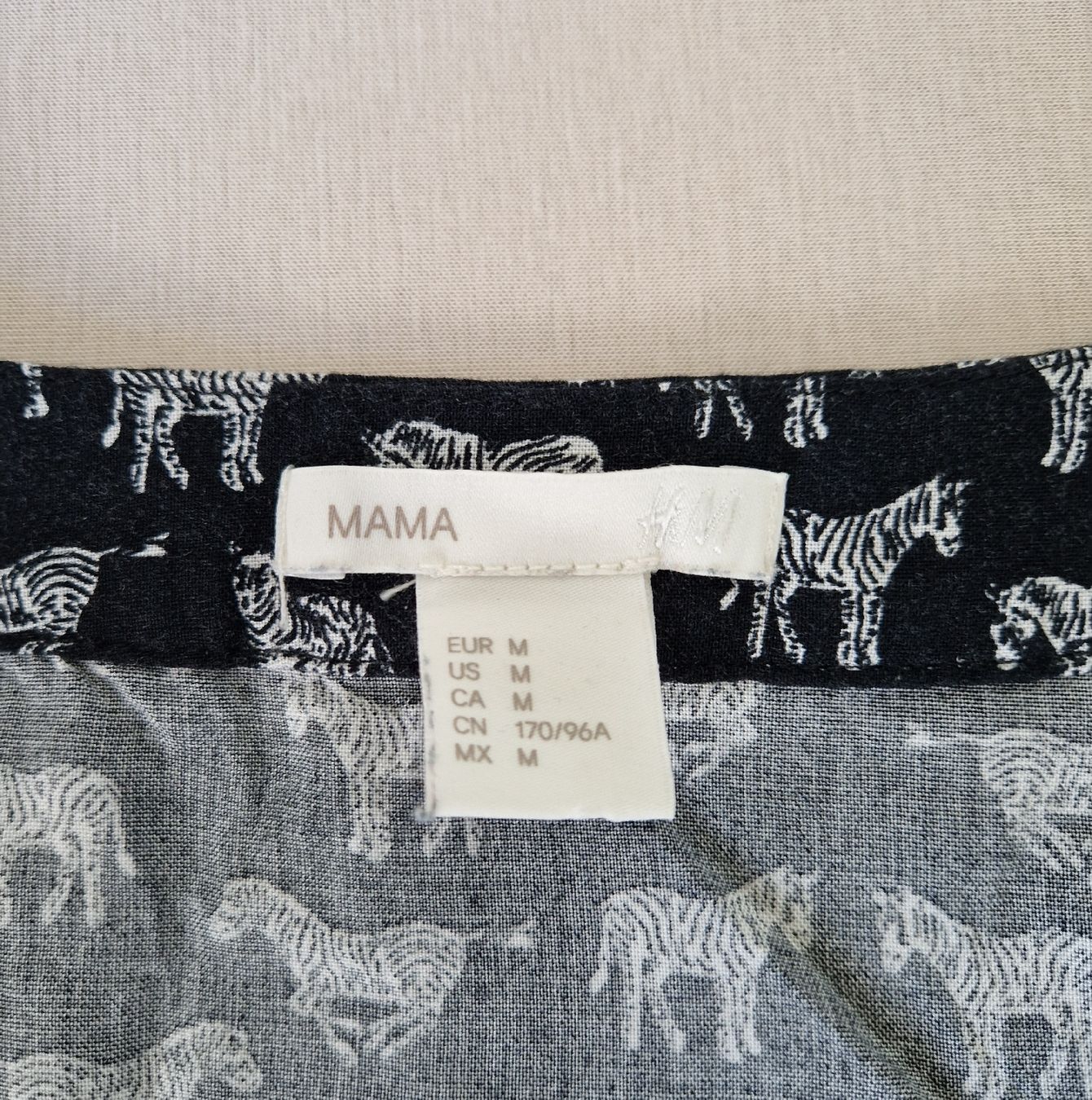 H&M Tute: Kurzer Umstands-Jumpsuit – Usato da Olten venduto da Carpinus1 3
