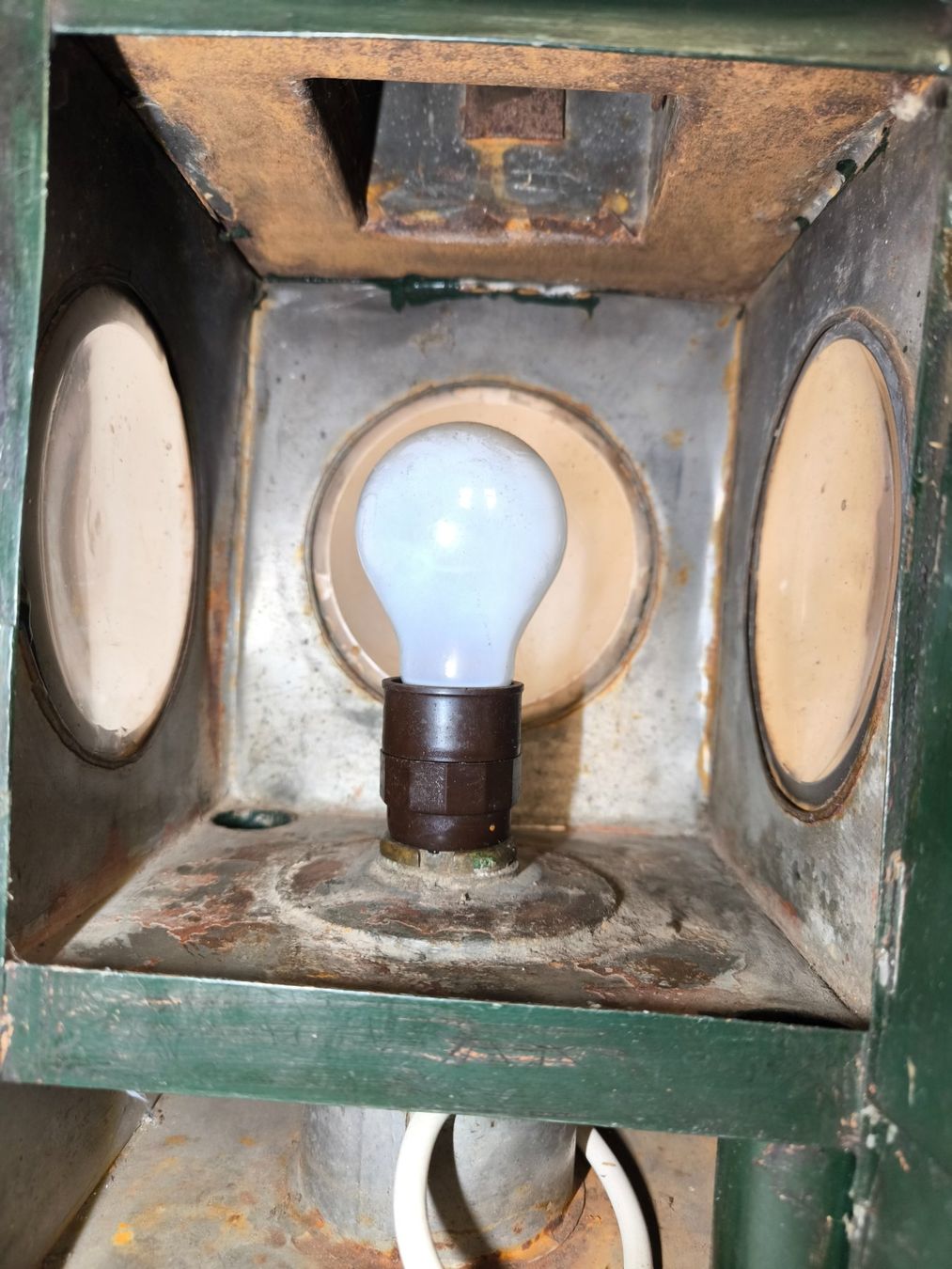 Lampade: Alte Bähnlerlampe, elektrifiziert – Usato da Rorschacherberg venduto da snOOpydOg11 5