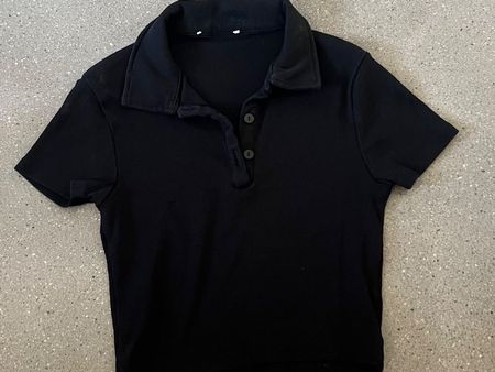 bauchfreies T-Shirt mit Kragen