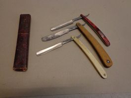 3 alte Rasiermesser und 1 Etui