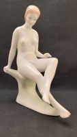 Anmutige Porzellan-Figur, Akt BUDAPEST "I"