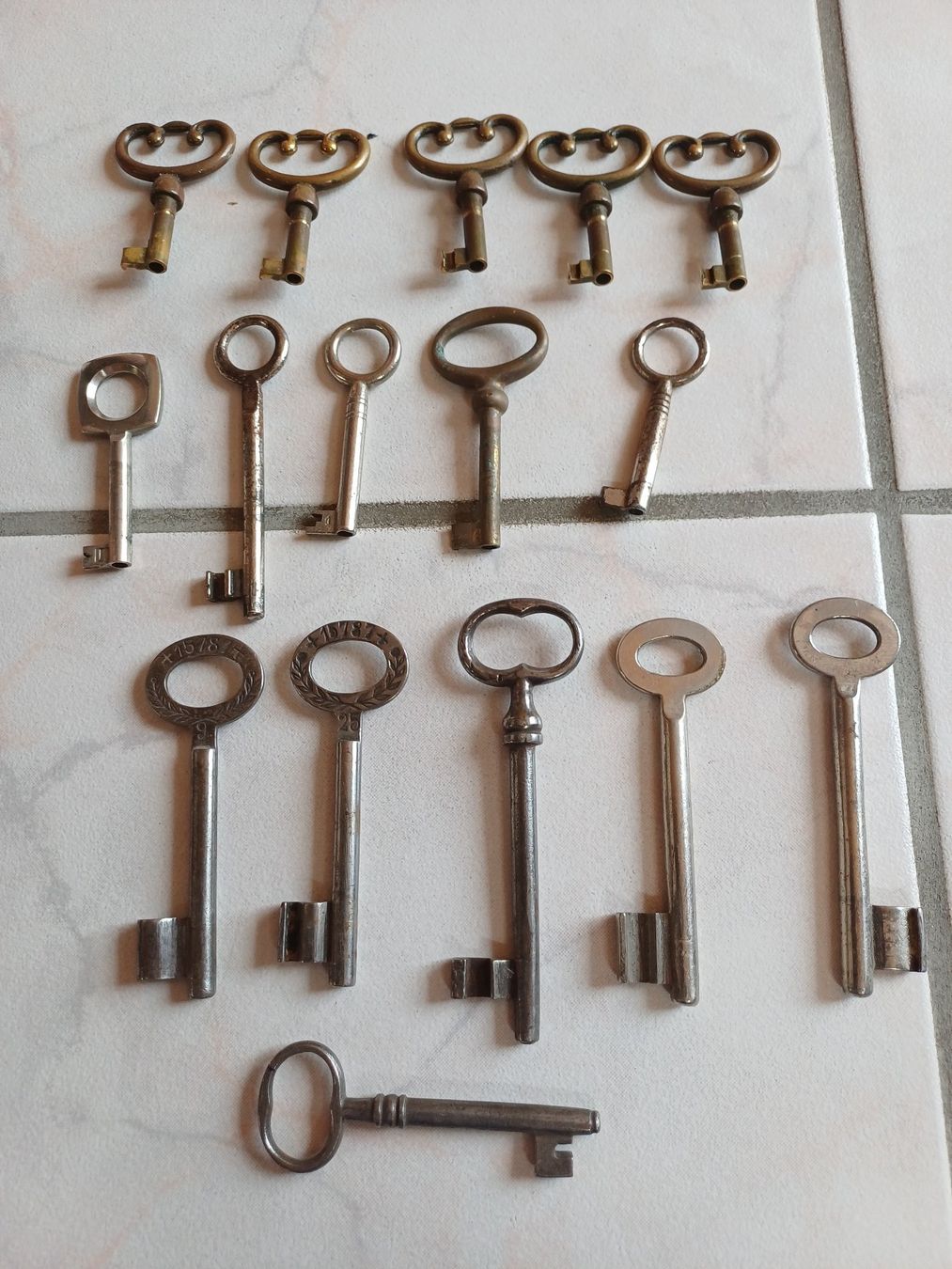 Schlüssel: Antike/Vintage 16 St. Bart-Schlüssel – Gebraucht aus Rüegsbach von Urs9990 1